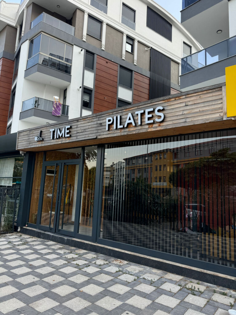 time-pilates-spor-alani-proje-uygulama-anahtar-teslim-rustik-dizayn